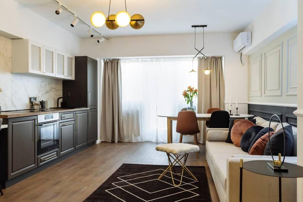 Apartment Panoramic - 4br - Piata Unirii Bucharest